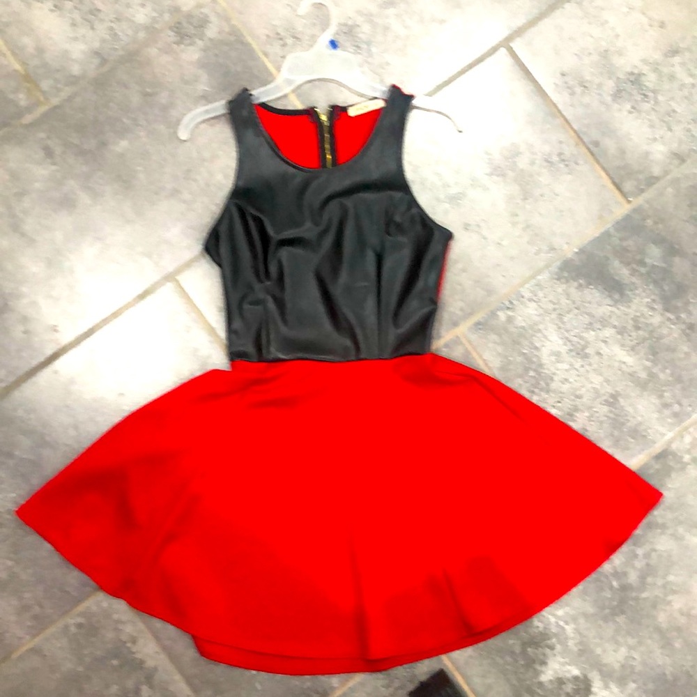 Sleeveless above the knee leather dress